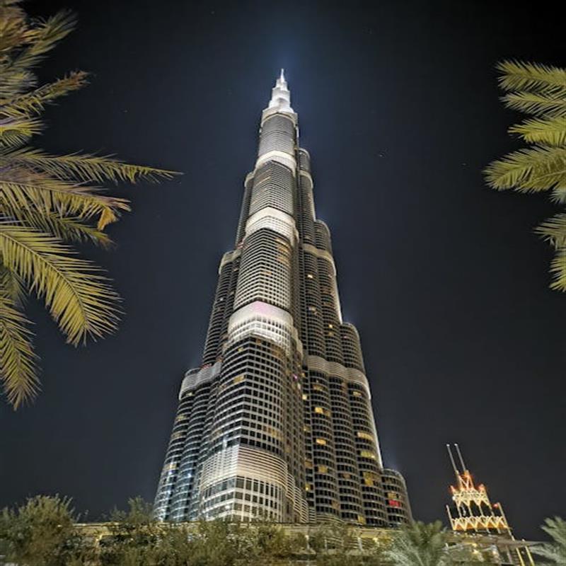 Visit Burj Khalifa with Dubai Taxis